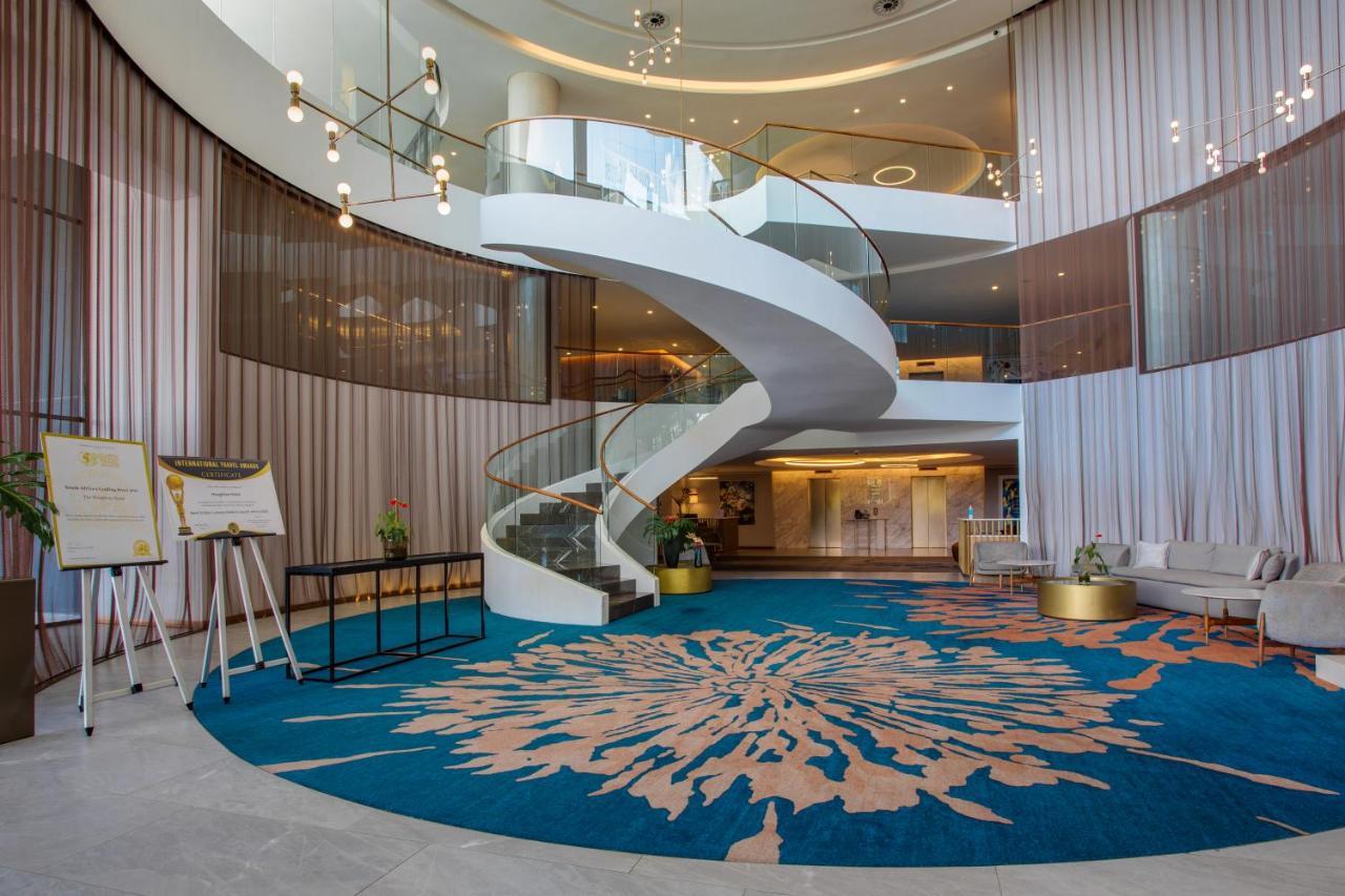 The Houghton Hotel, Spa, Wellness & Golf Johannesbourg Extérieur photo The lobby of the hotel
