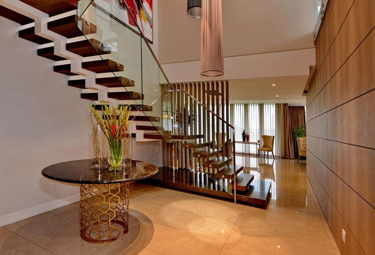 The Houghton Hotel, Spa, Wellness & Golf Johannesbourg Extérieur photo Interior of a duplex suite