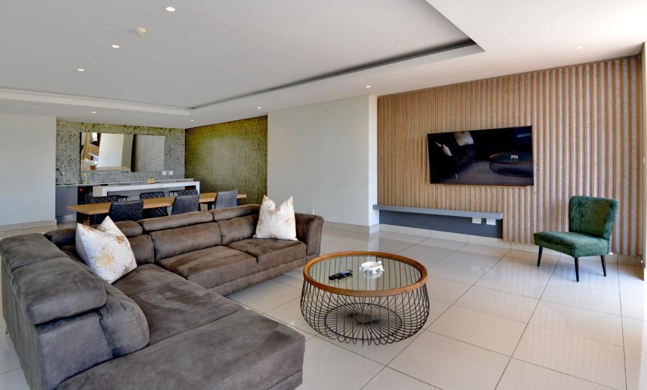 The Houghton Hotel, Spa, Wellness & Golf Johannesbourg Extérieur photo The interior of a penthouse at the 1221 Olympic Boulevard building.
