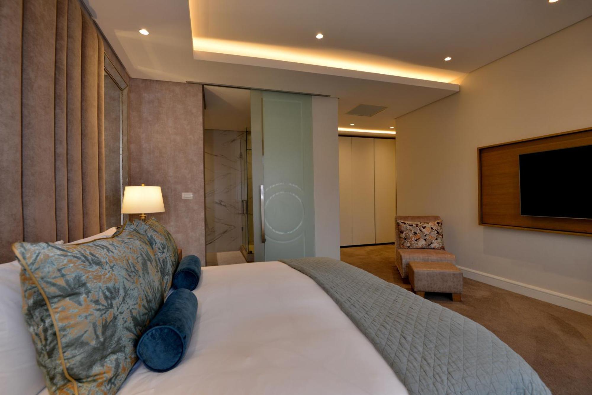 The Houghton Hotel, Spa, Wellness & Golf Johannesbourg Extérieur photo A bedroom at the hotel