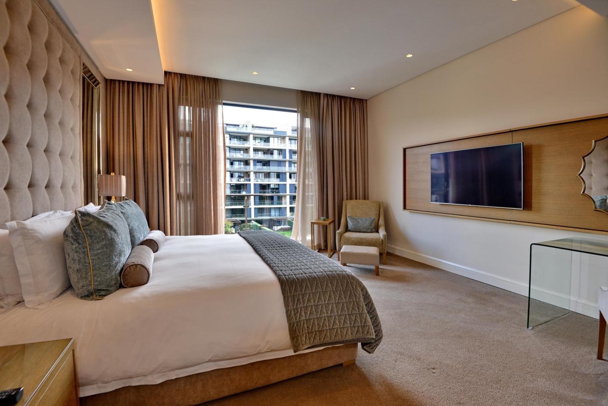 The Houghton Hotel, Spa, Wellness & Golf Johannesbourg Chambre photo A bedroom at the Taj Bengal