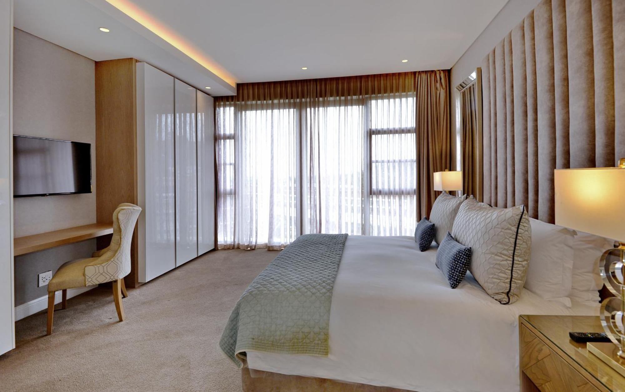 The Houghton Hotel, Spa, Wellness & Golf Johannesbourg Extérieur photo A bedroom at the hotel